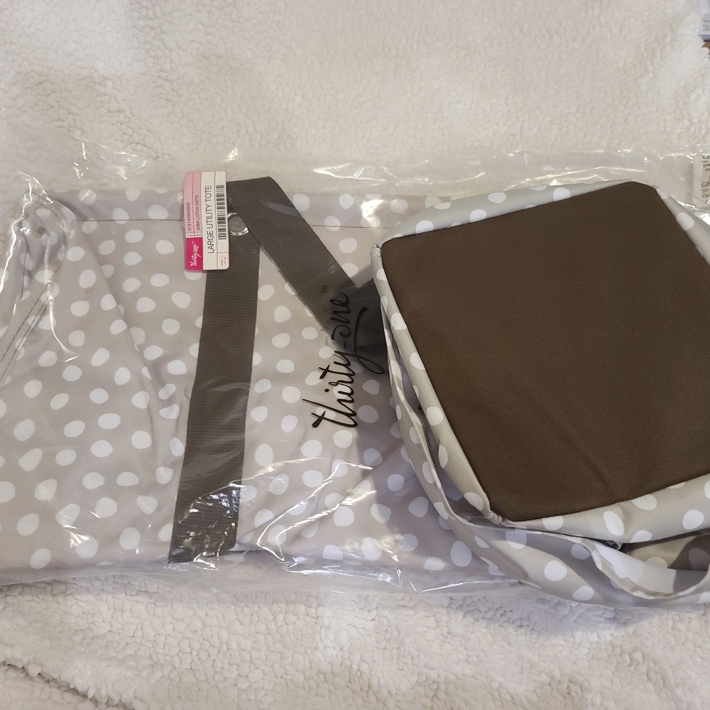 Thirty-One Polka Dot Tote Bags. This Is A Bundle...2 Bags